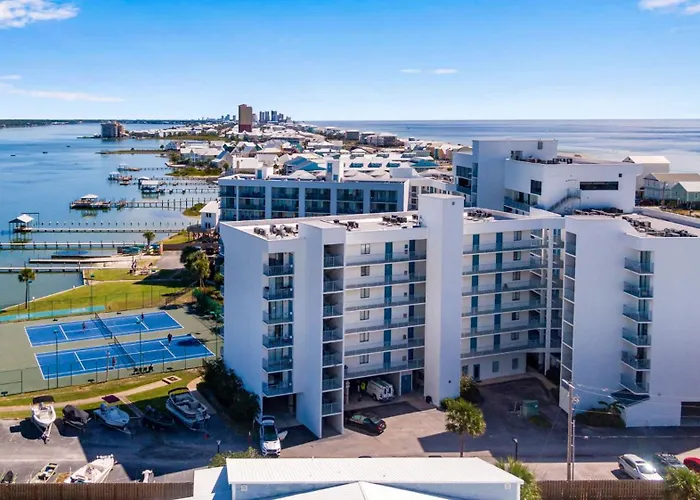 Surf & Racquet Club 203a *