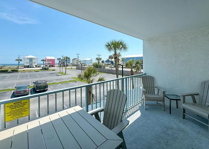 Surf & Racquet Club 203a *